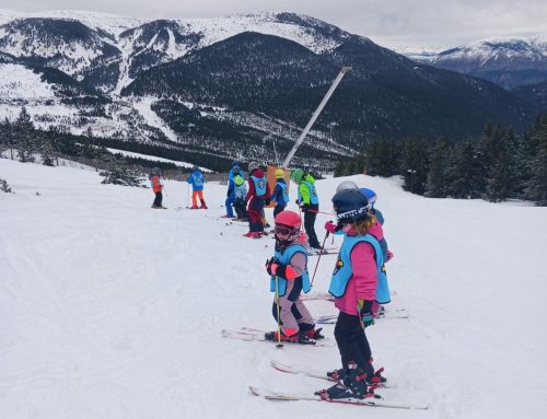 Classes grupals d’esquí a La Molina:  Diversió i Aprenentatge a la Neu